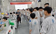 职教活动周——带领学生参观我校工业机器人实训室和冶金博物馆